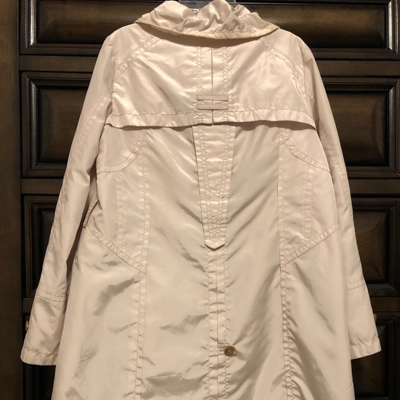 Women Raincoat - Picture 6 of 16